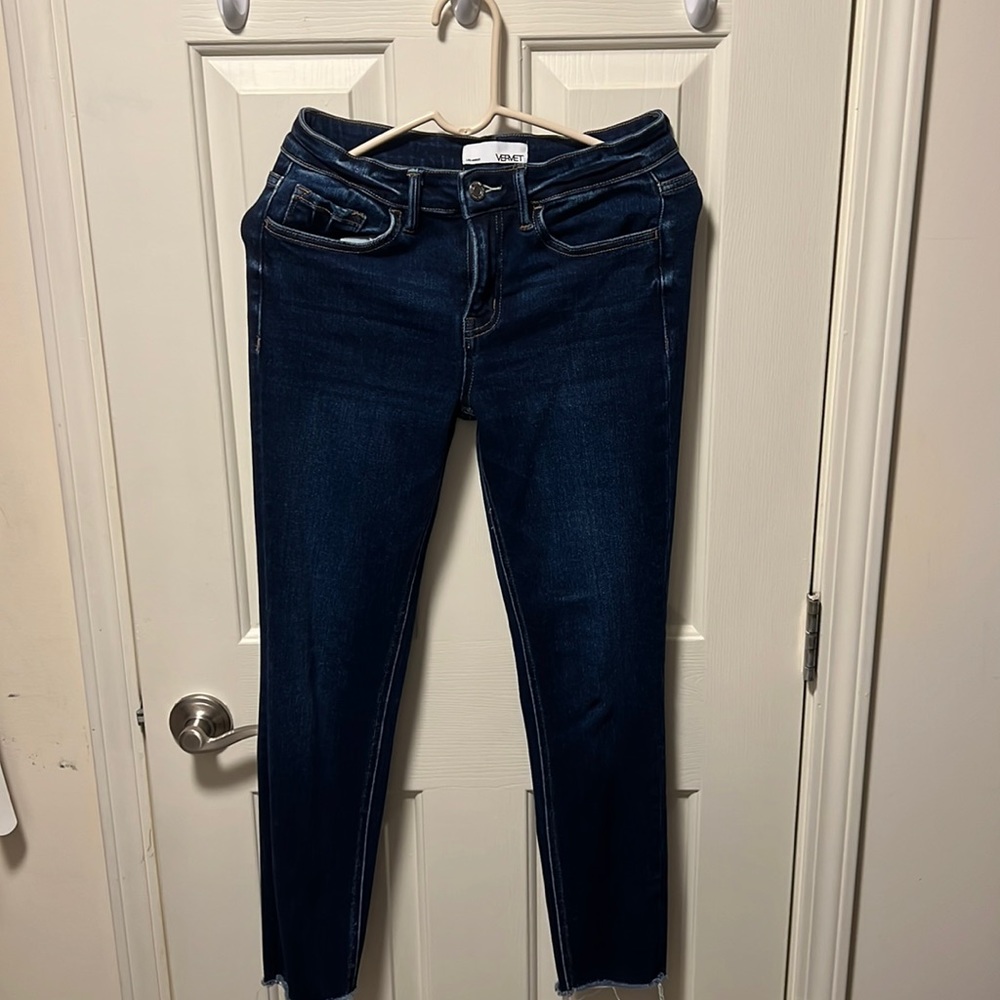 Size 27 vervet Jean 98% cotton 2% spandex - comfy. No longer fit worn once